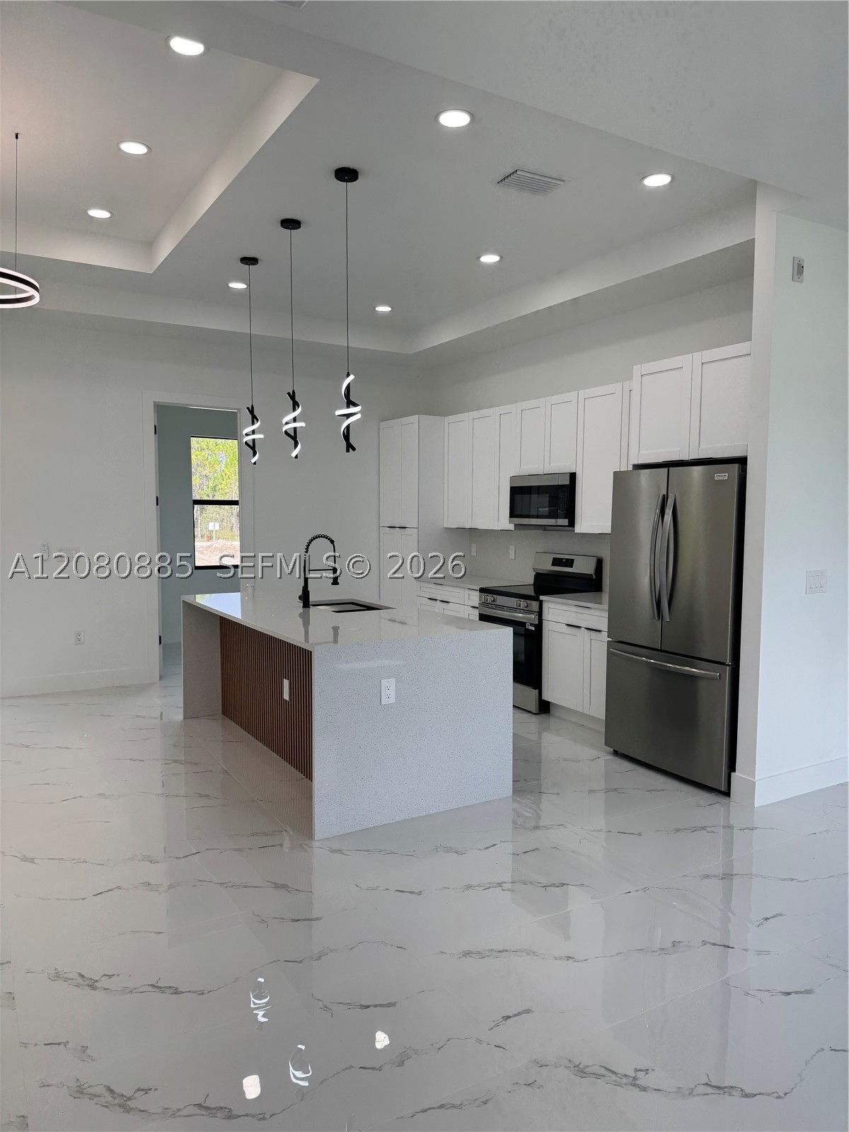 842 Nina Ave Property Photo 1