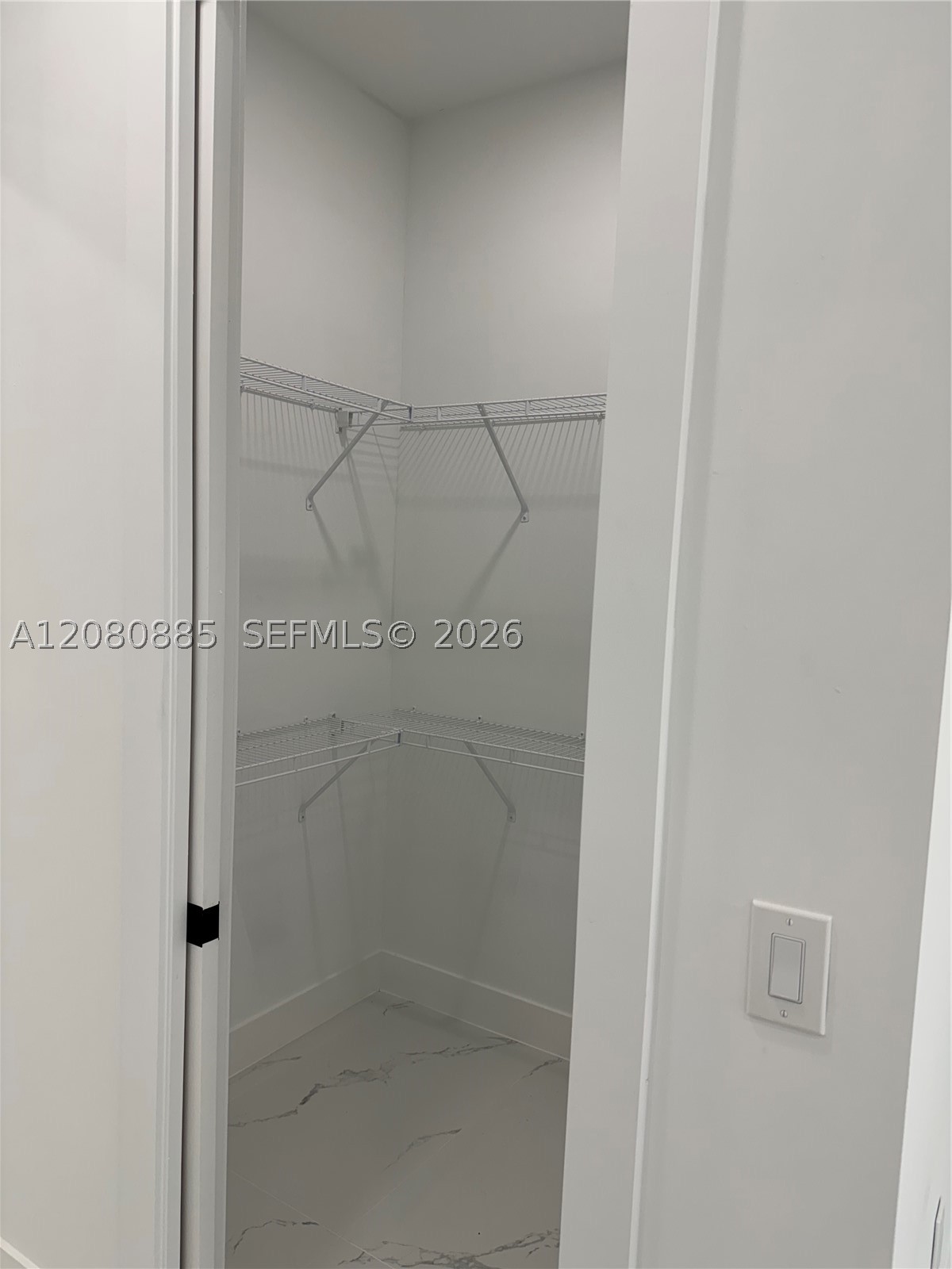 842 Nina Ave Property Photo 5