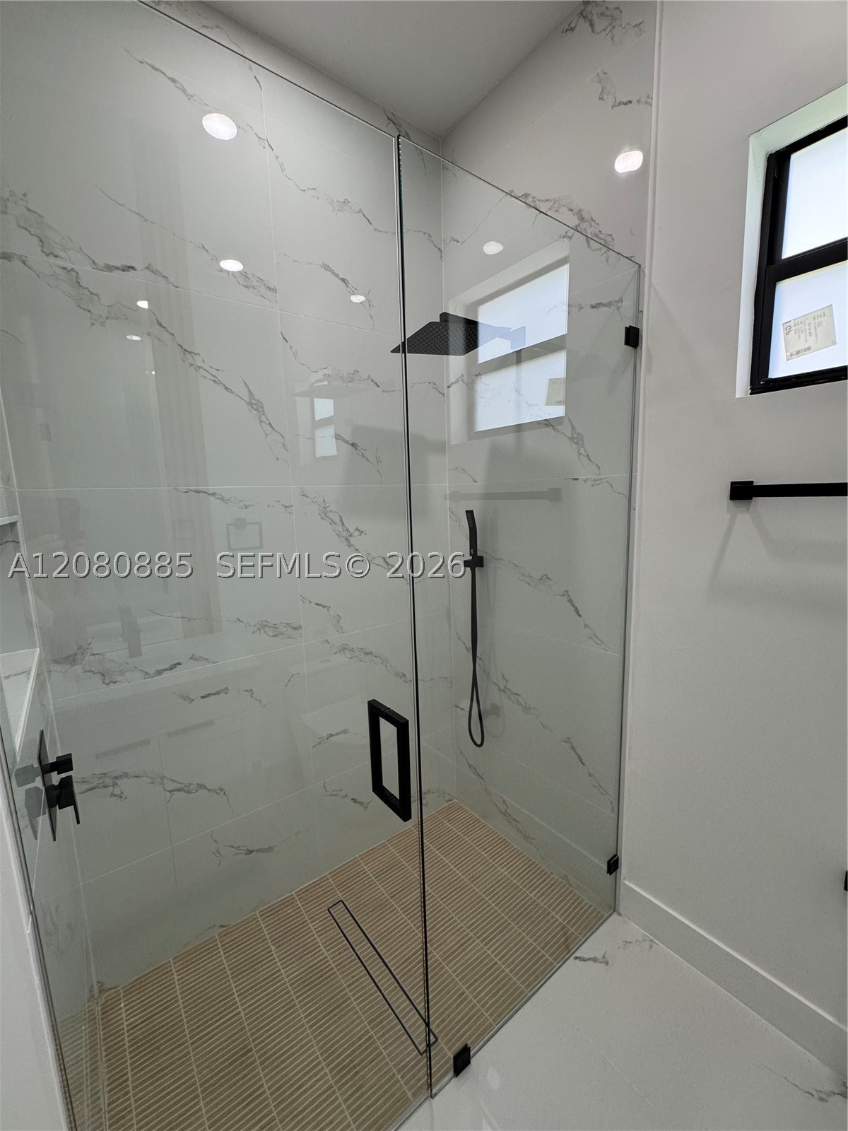 842 Nina Ave Property Photo 16