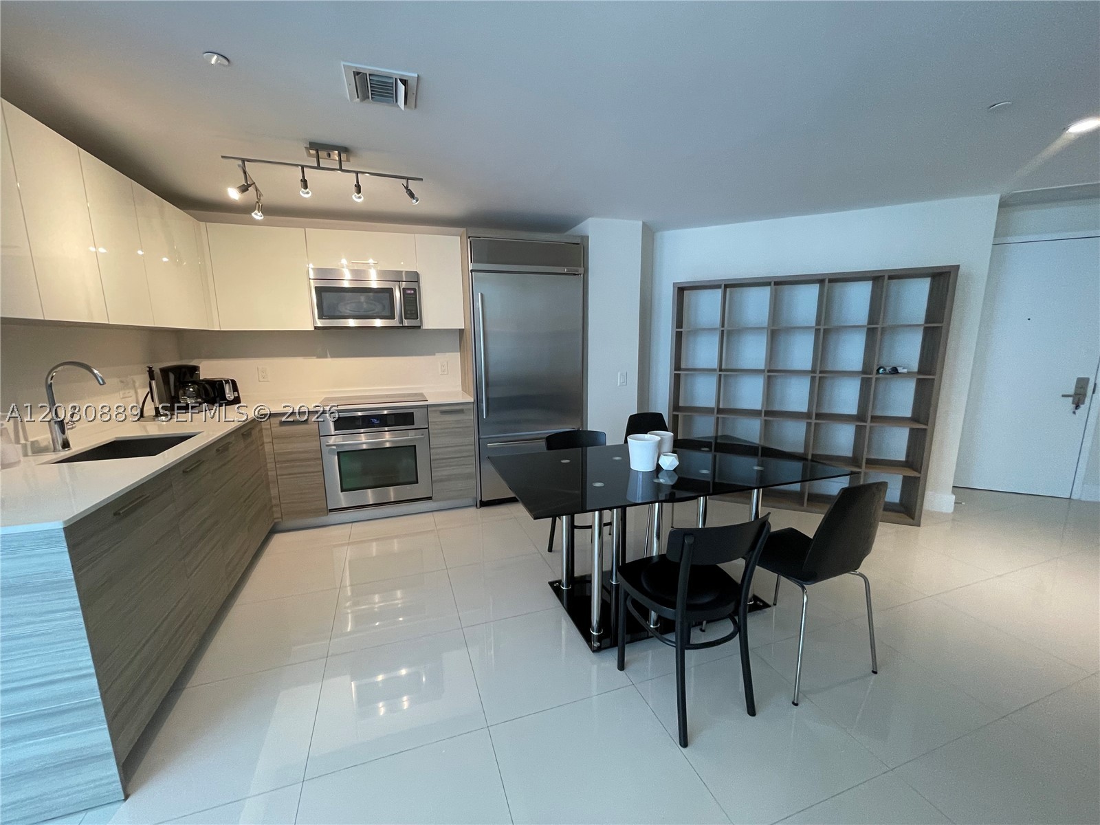 1300 Brickell Bay Dr 2010 Property Photo 9