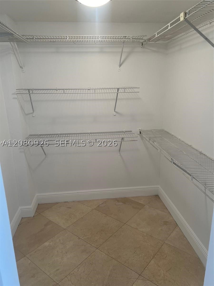 555 Ne 15th St 11j Property Photo 17