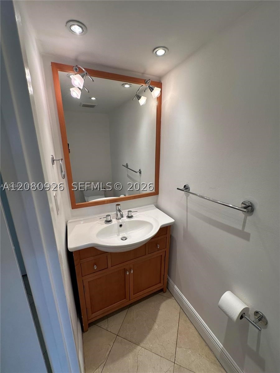 555 Ne 15th St 11j Property Photo 22
