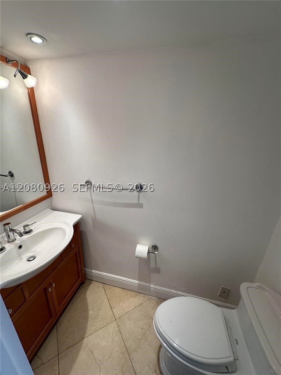 555 Ne 15th St 11j Property Photo 23