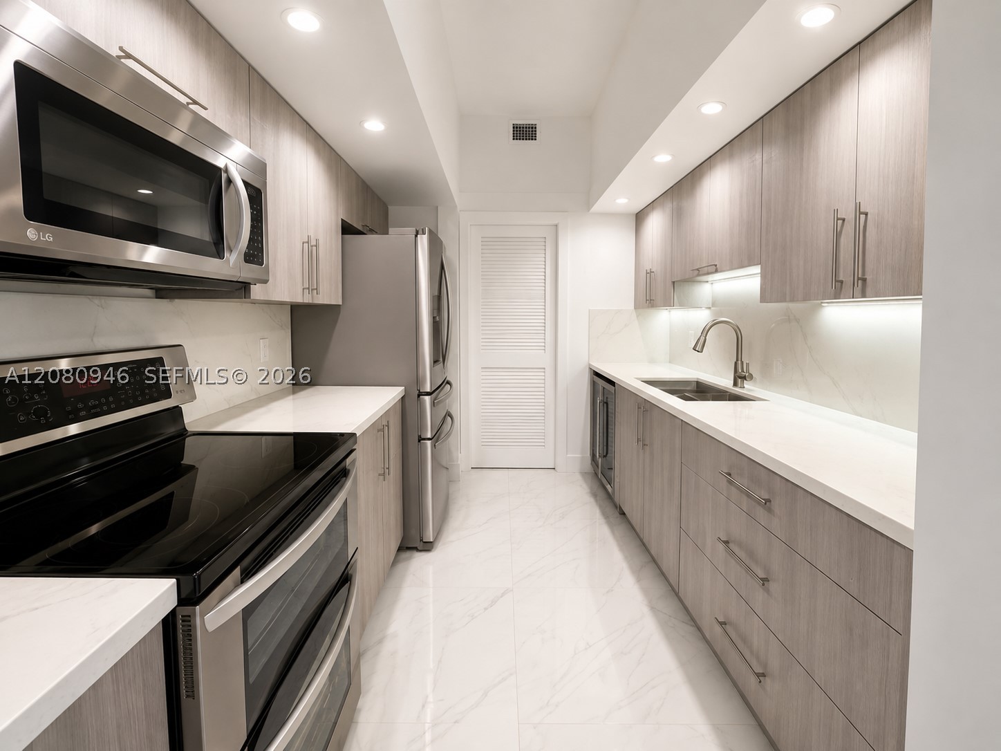 6917 Collins Ave Ph04 Property Photo 9