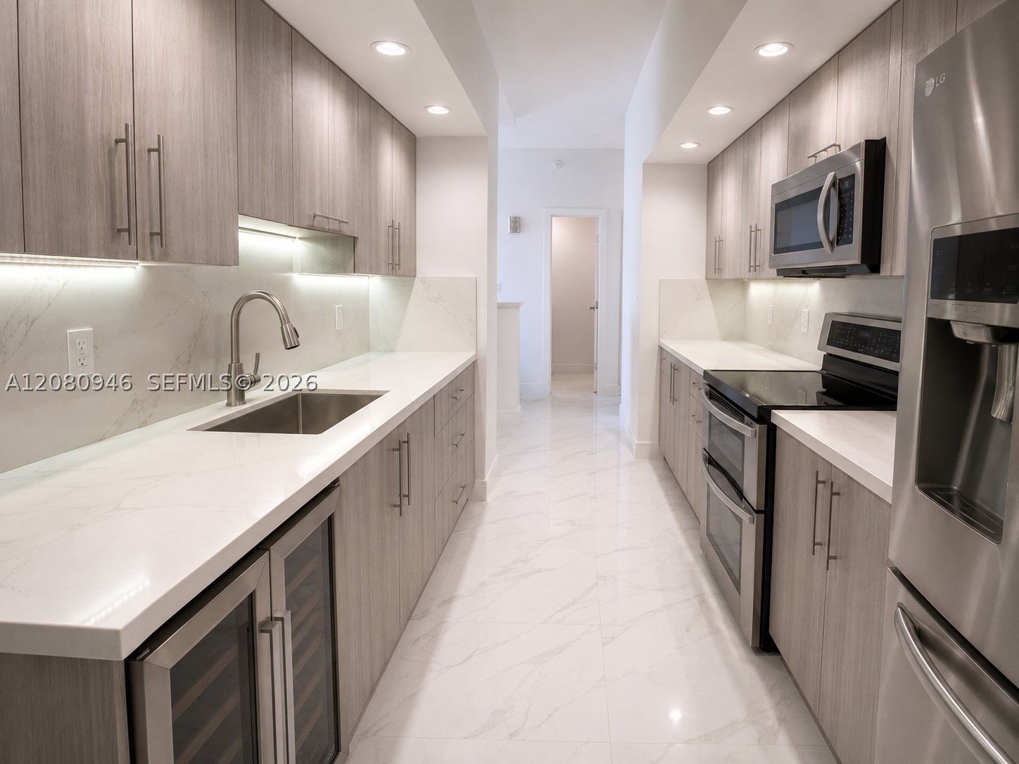 6917 Collins Ave Ph04 Property Photo 12