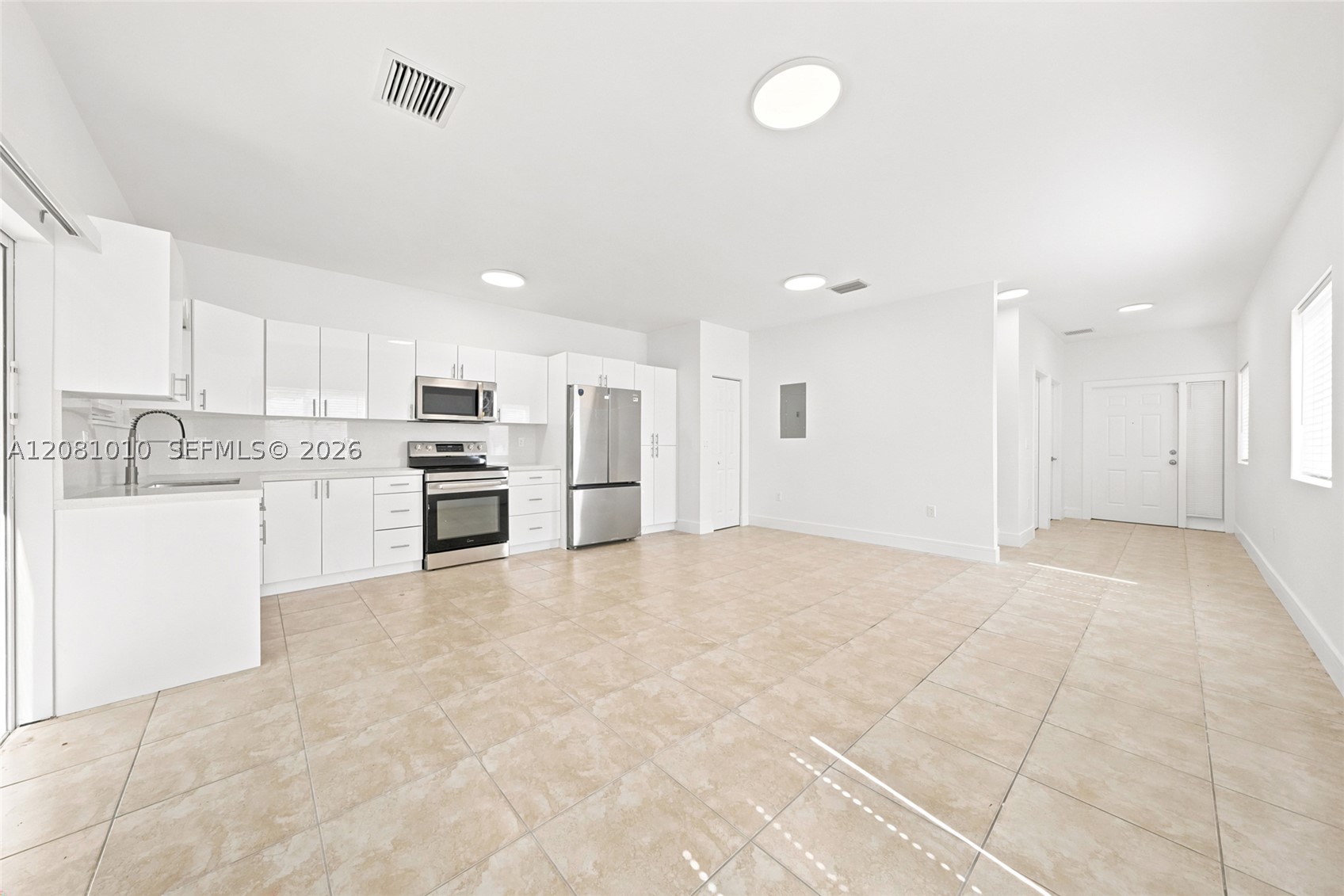 145 NE 60th St Property Photo 1