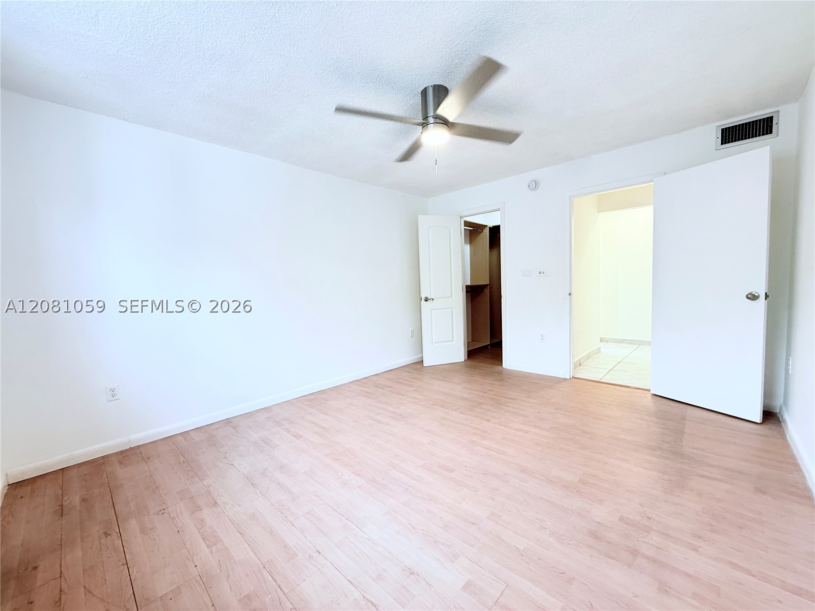720 Collins Ave 204 Property Photo 13