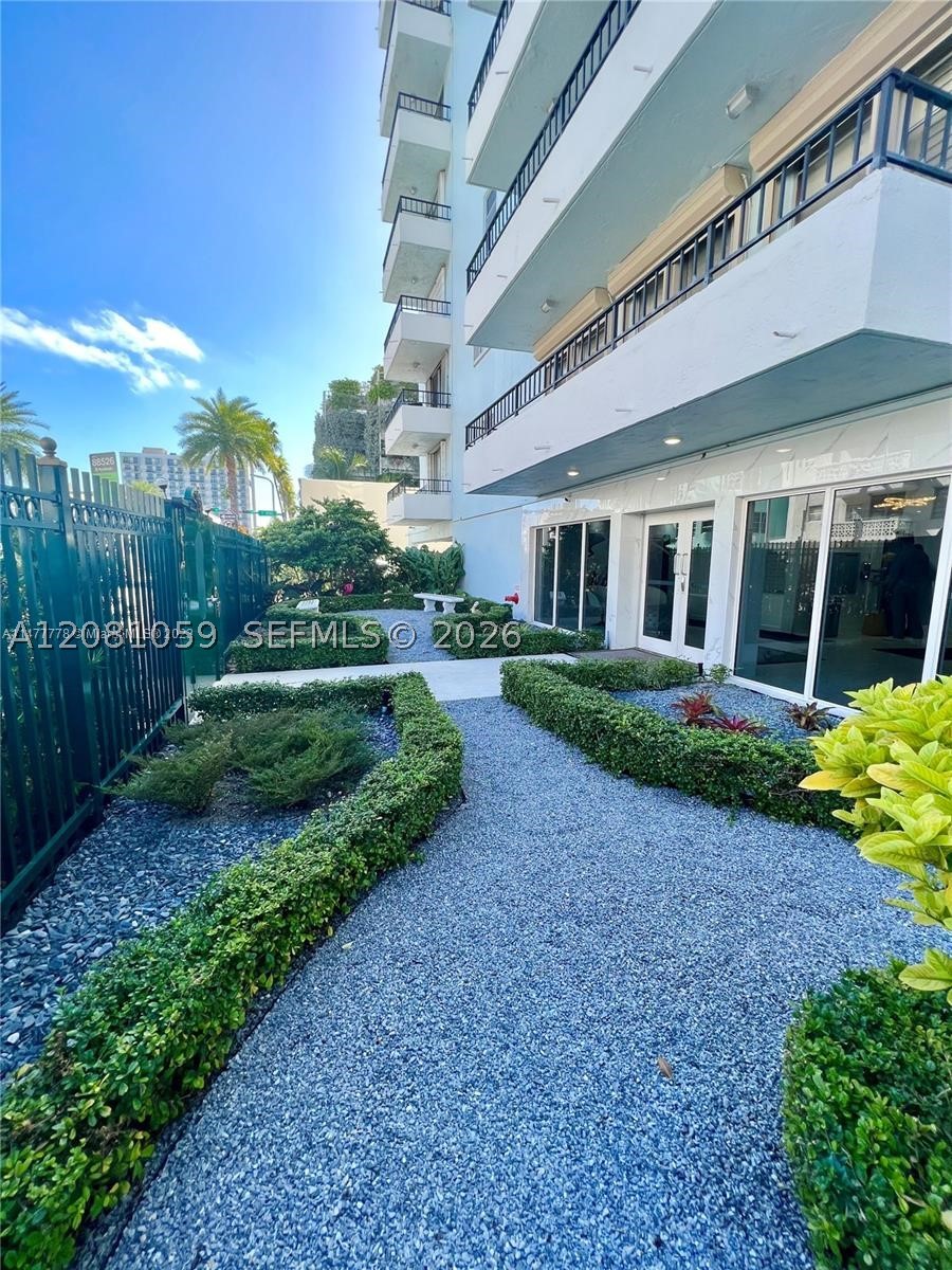720 Collins Ave 204 Property Photo 28