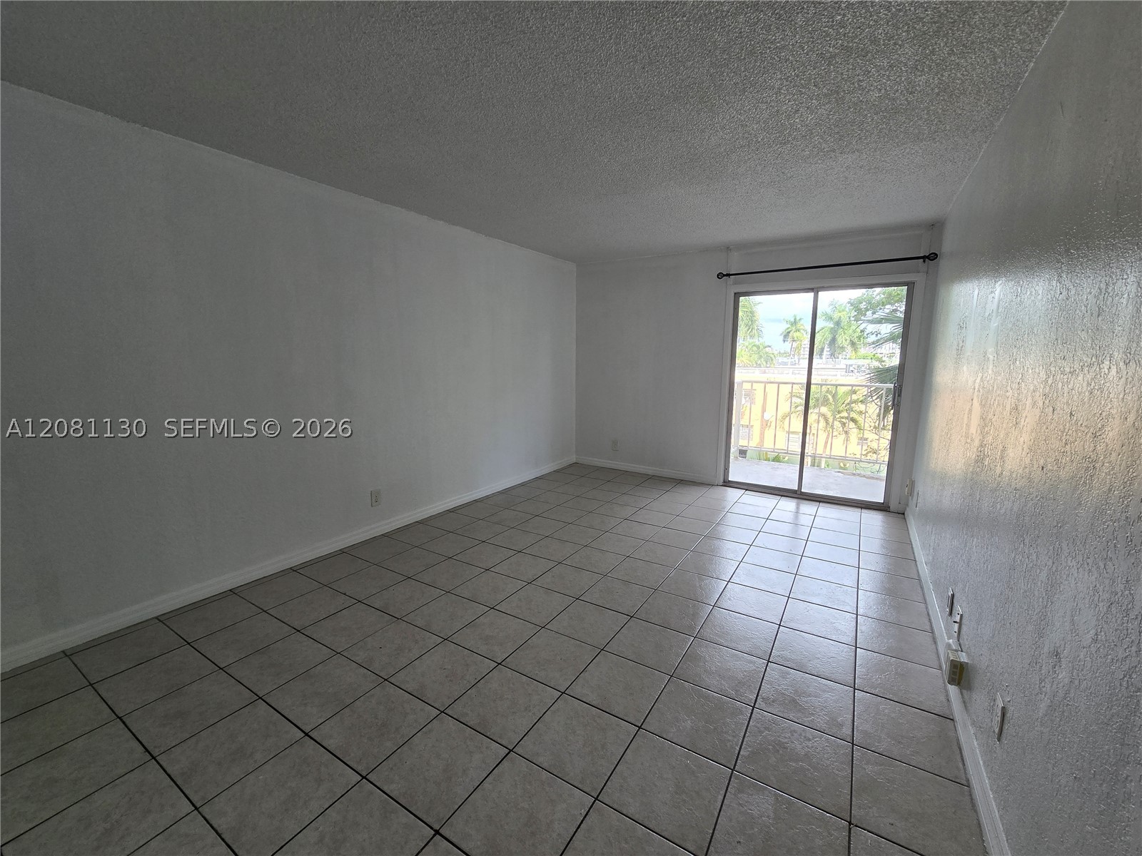 4550 NW 9th St 310E Property Photo 1