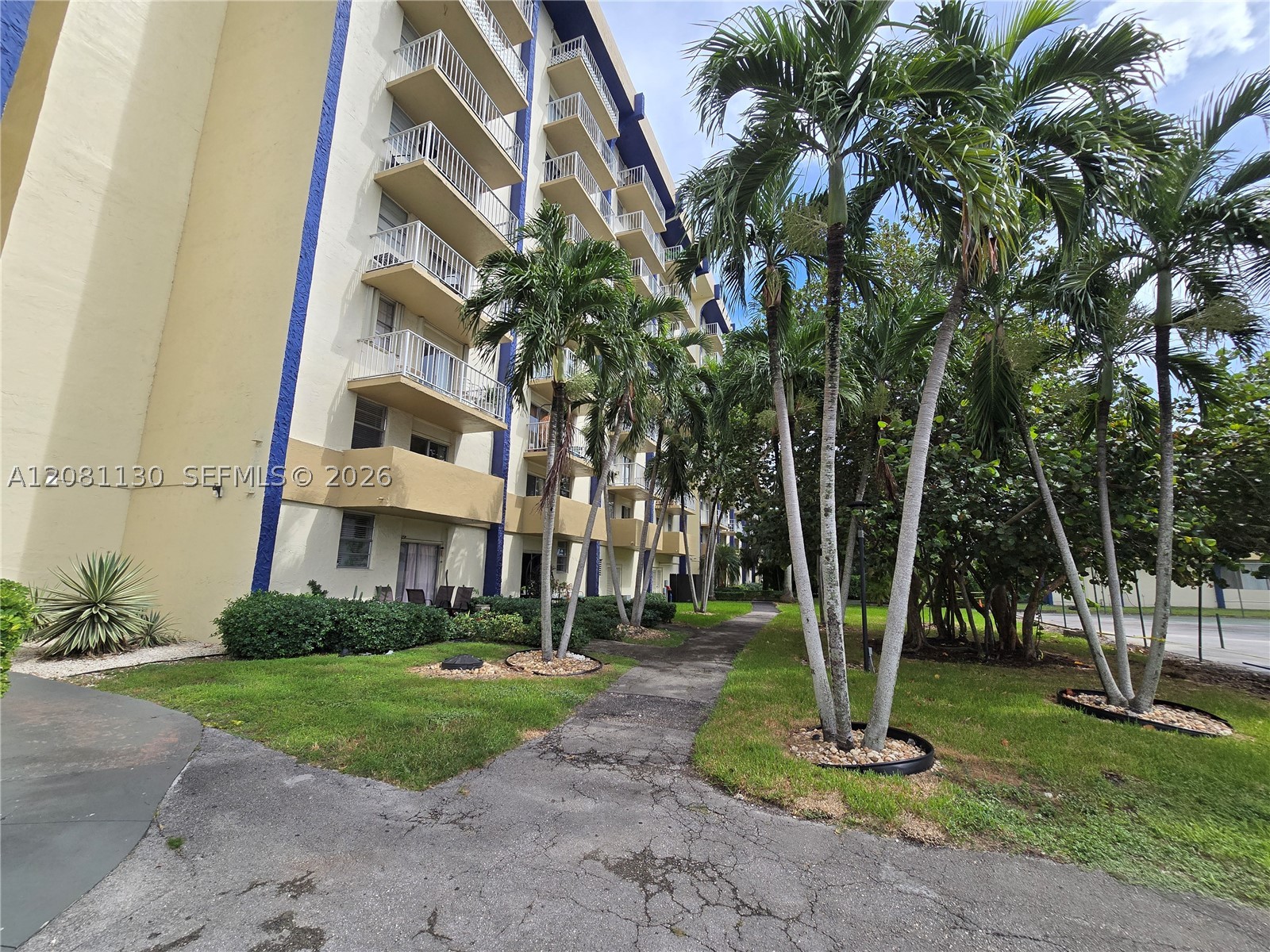 4550 Nw 9th St 310e Property Photo 17