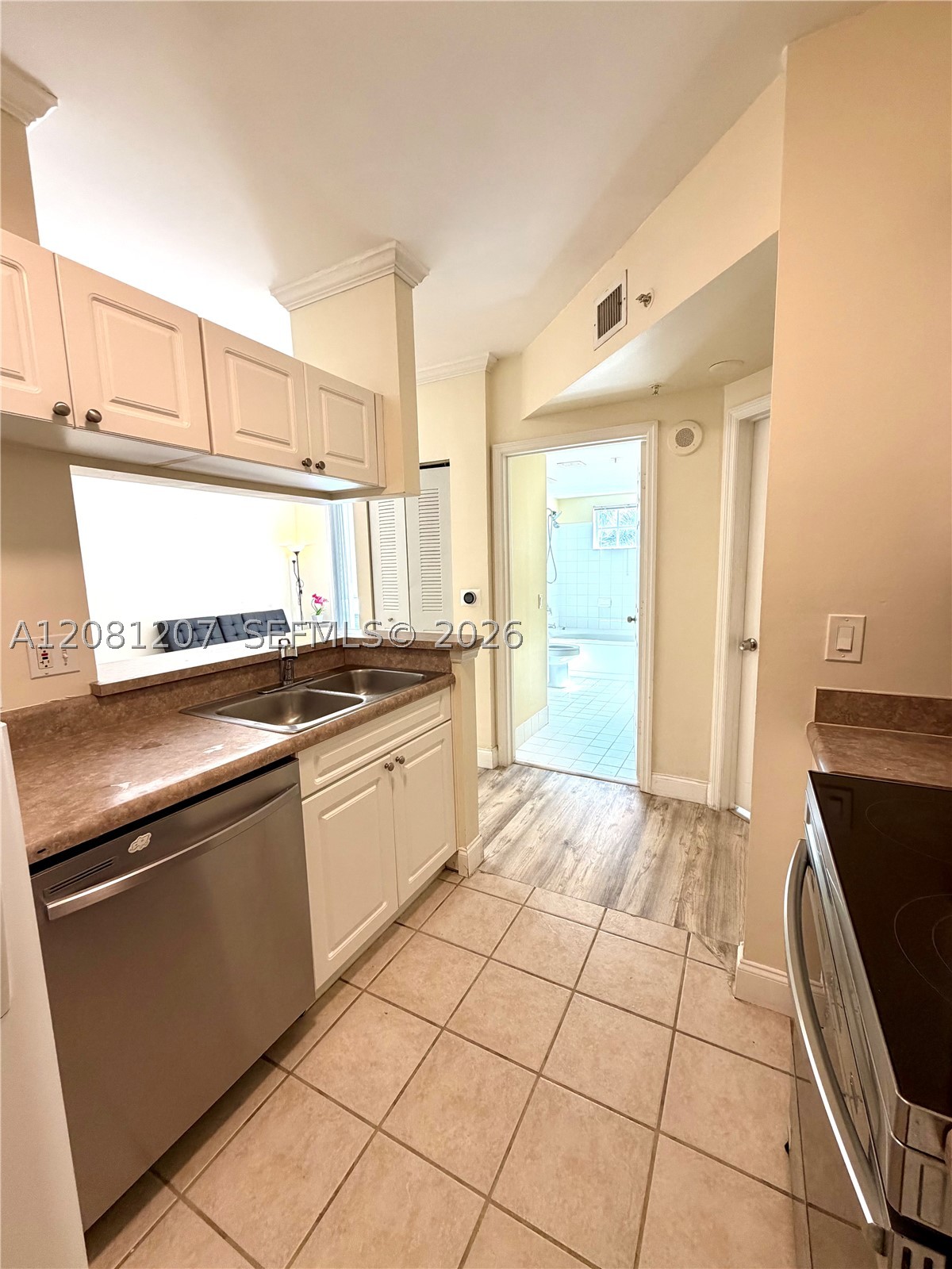 17150 N Bay Rd 2419 Property Photo 8