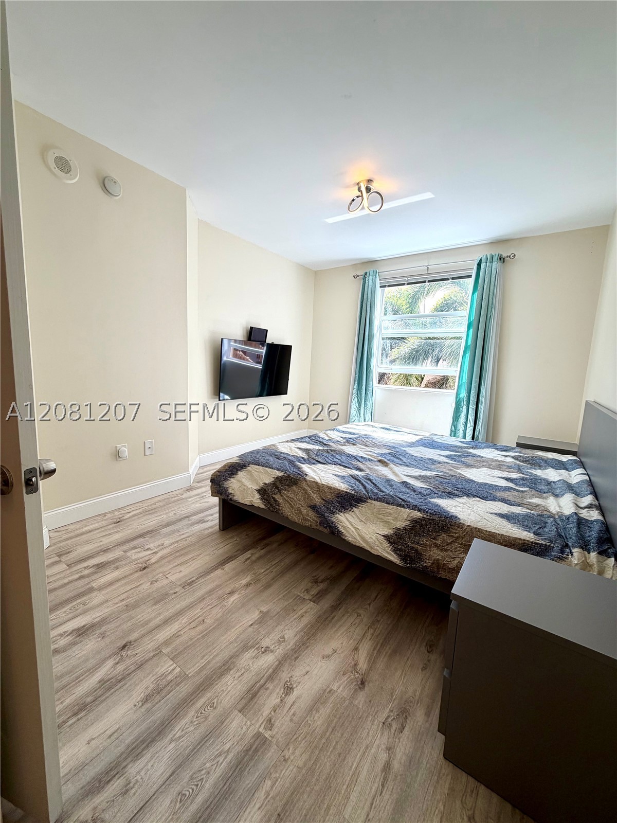 17150 N Bay Rd 2419 Property Photo 12