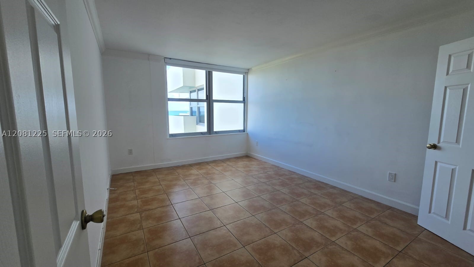 2899 Collins Ave 1005 Property Photo 3
