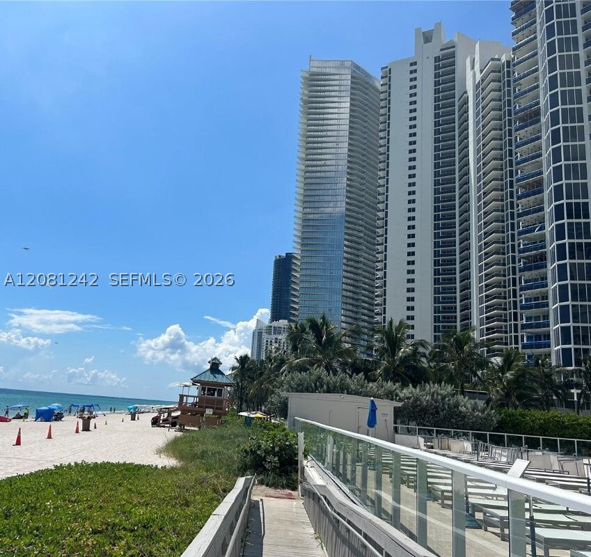 19201 Collins Ave 717 Property Photo 12