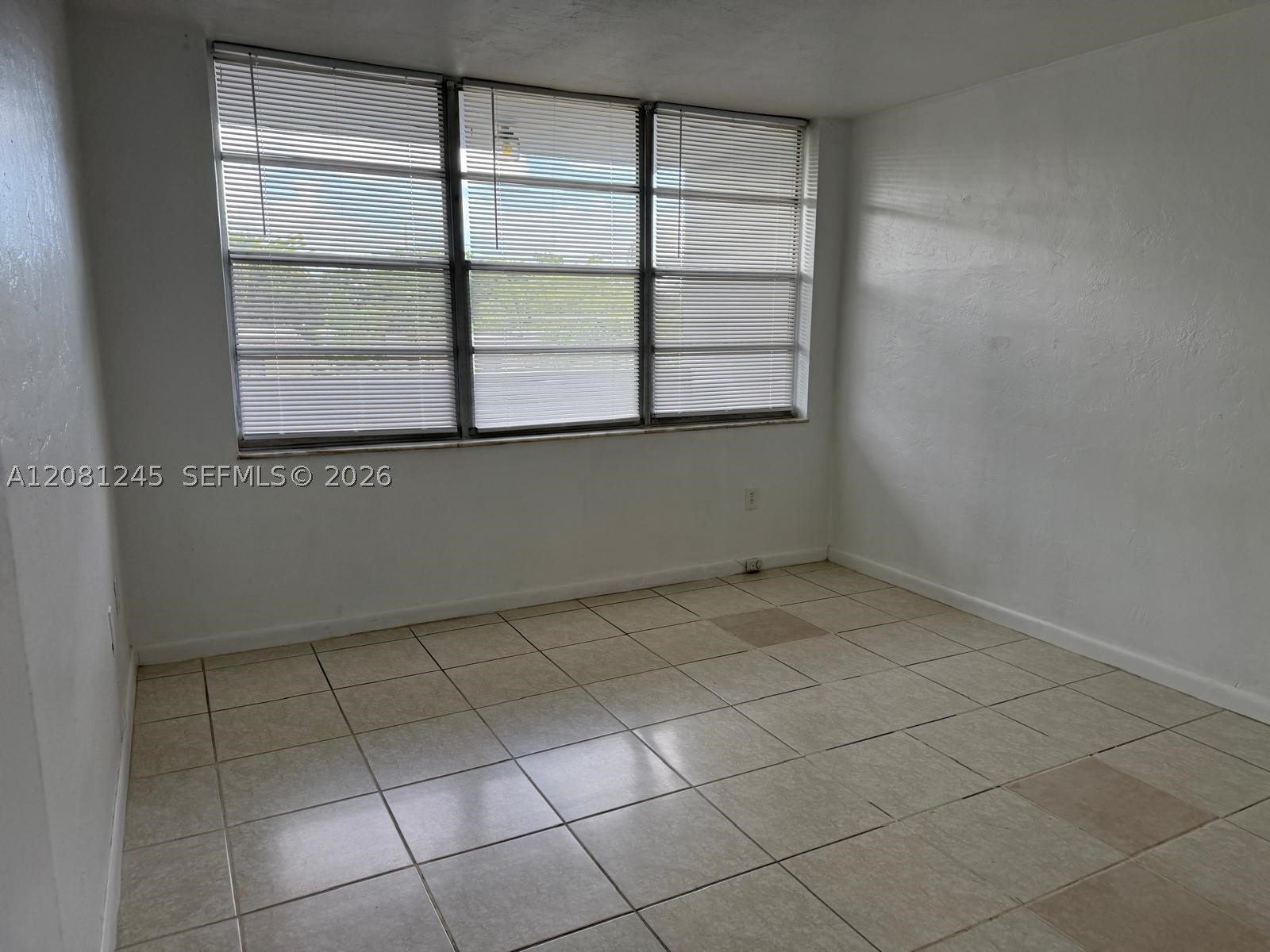 2175 Ne 170th St 310 Property Photo 3