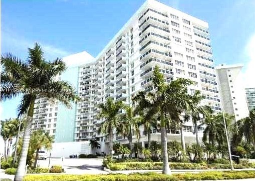 3725 S Ocean Dr 323 Property Photo 1