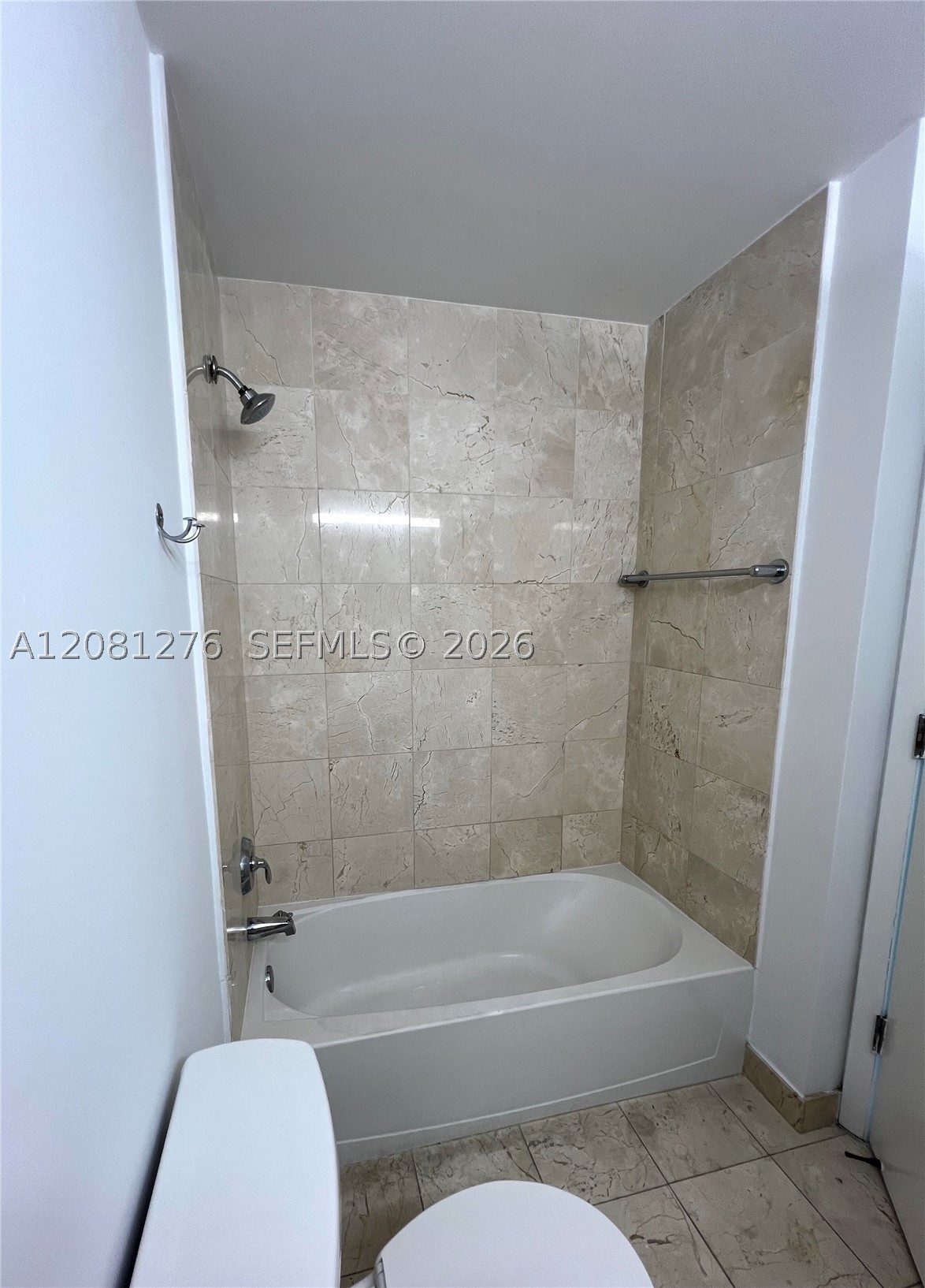 3131 Ne 188th St 1-801 Property Photo 6