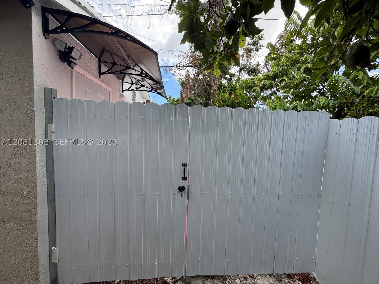 A12081303 Property Photo 2