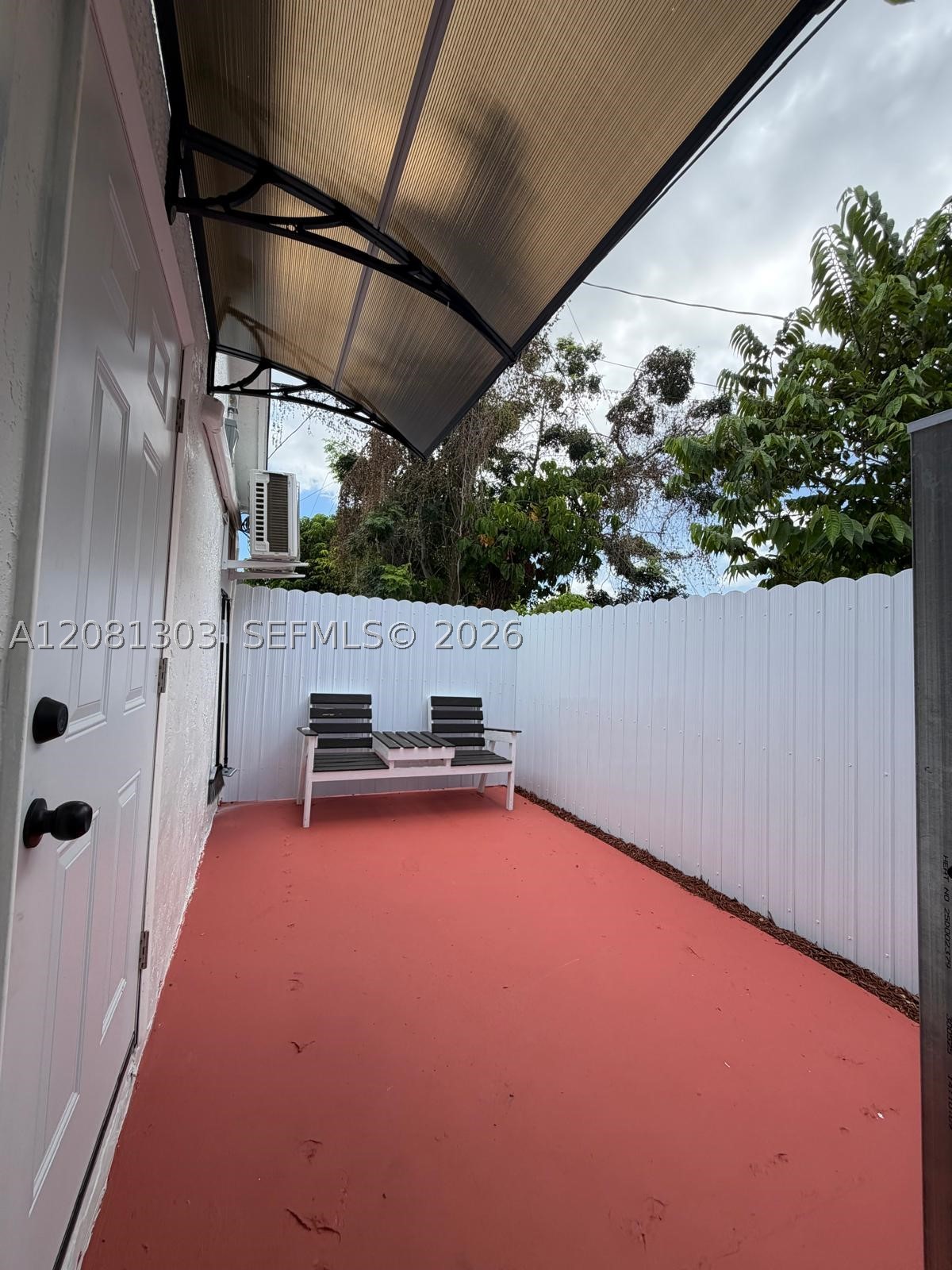 A12081303 Property Photo 3