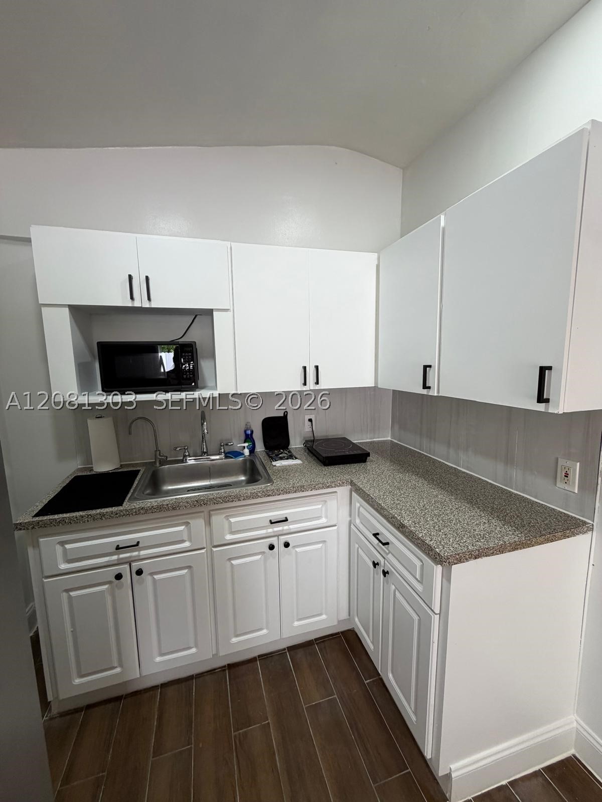 A12081303 Property Photo 13