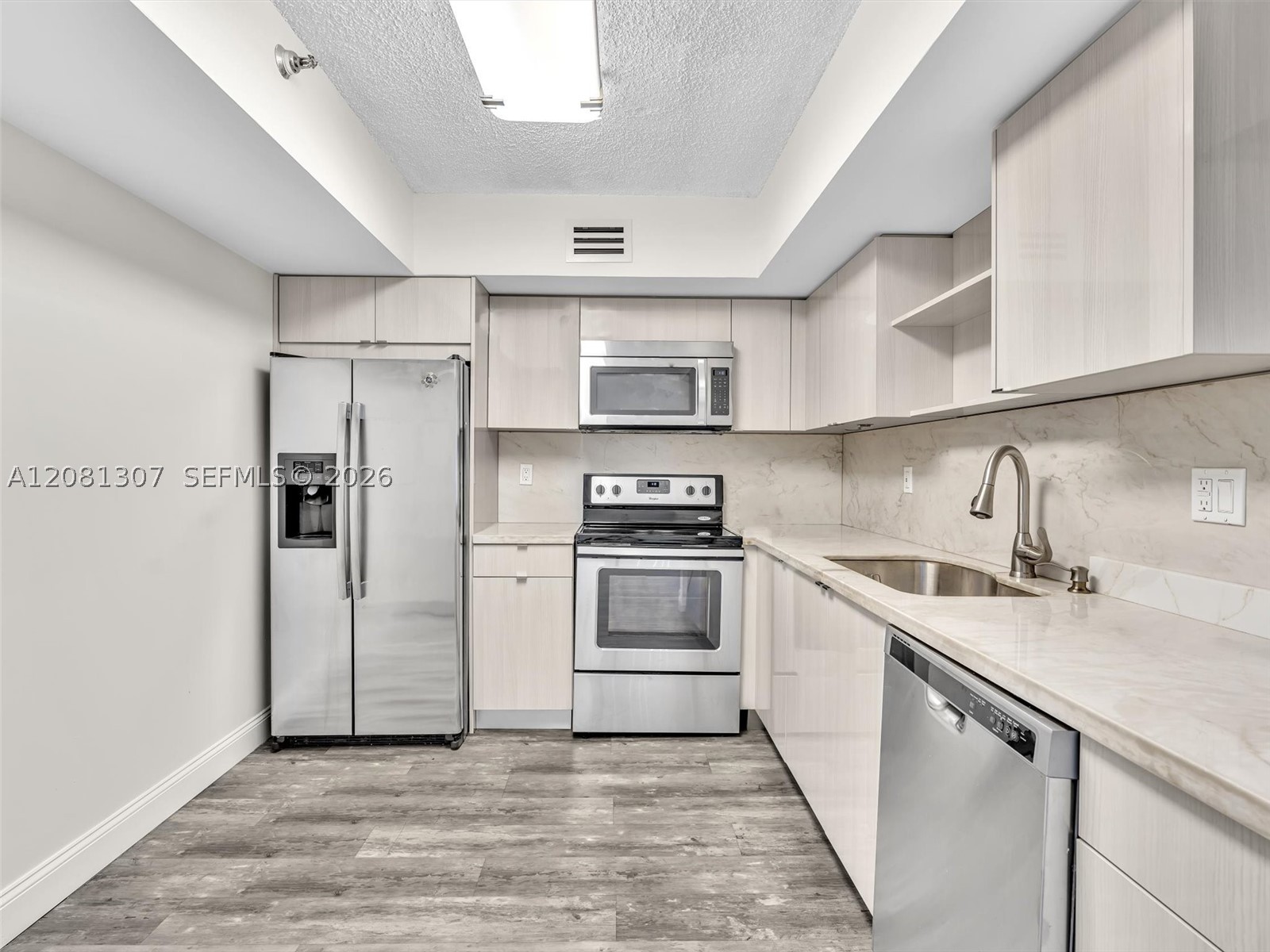 19195 NE 36th Ct 904 Property Photo 1