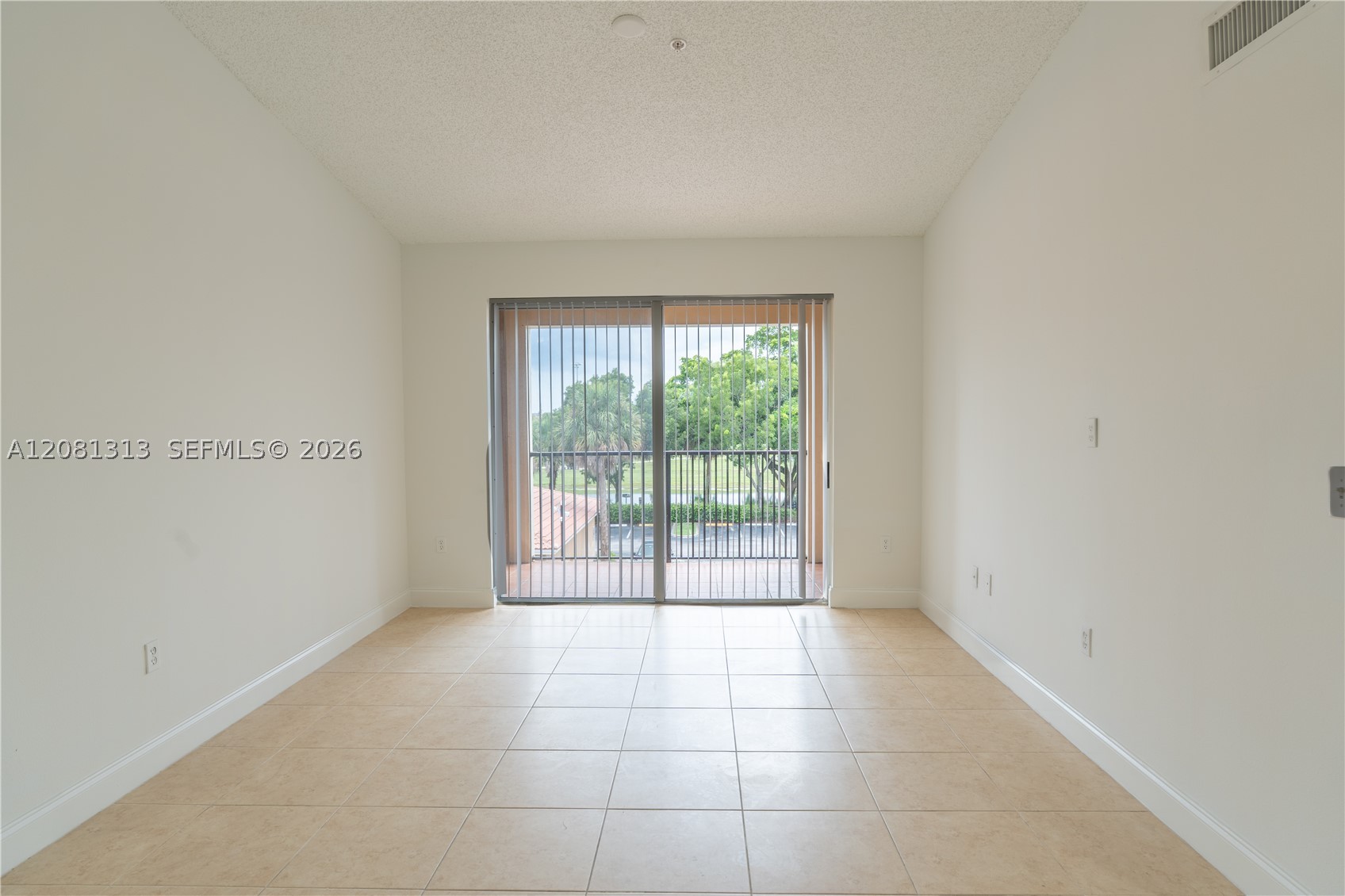 7920 N Nob Hill Rd 305 Property Photo 3