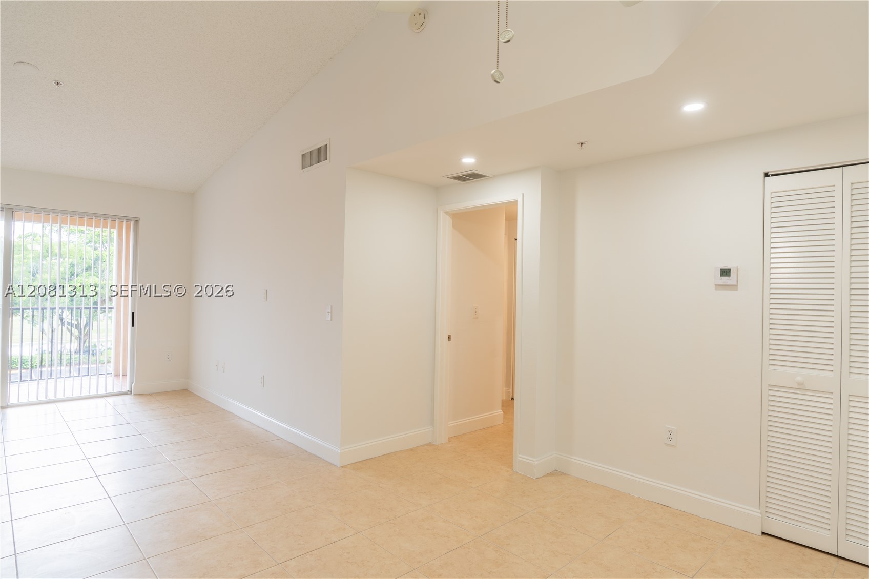 7920 N Nob Hill Rd 305 Property Photo 4