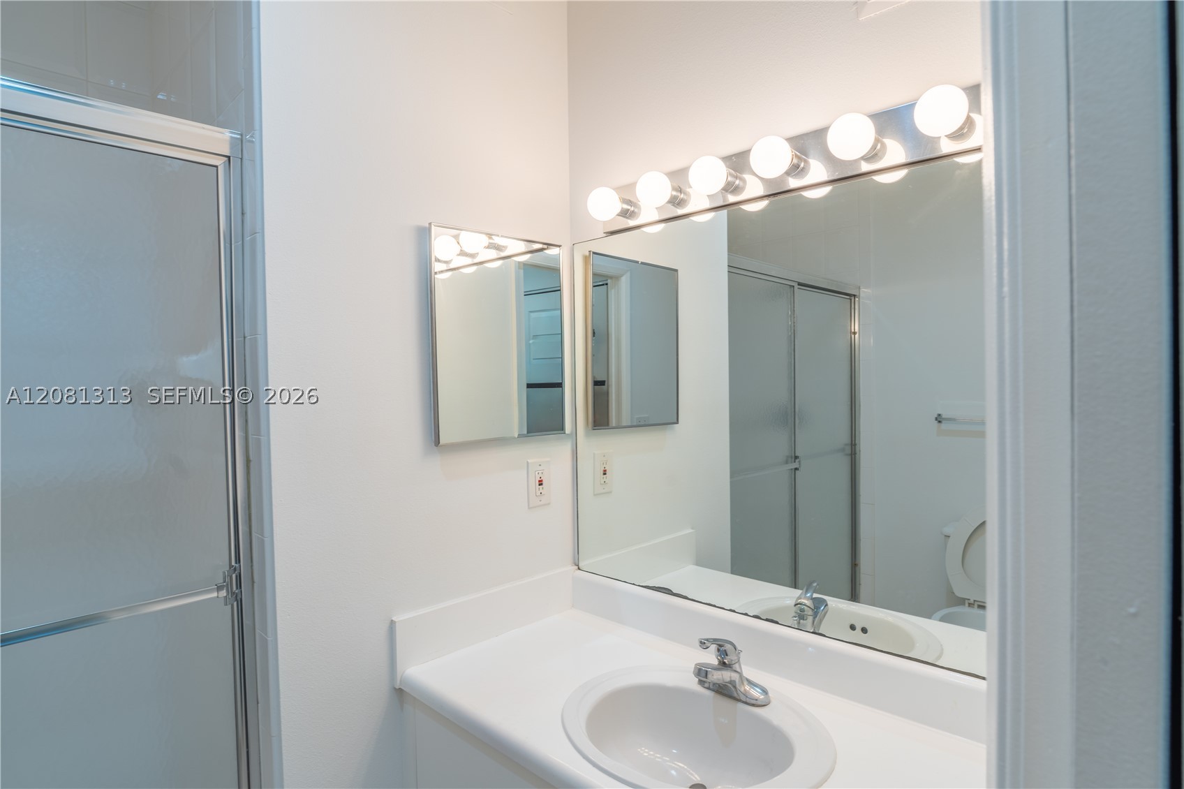 7920 N Nob Hill Rd 305 Property Photo 10