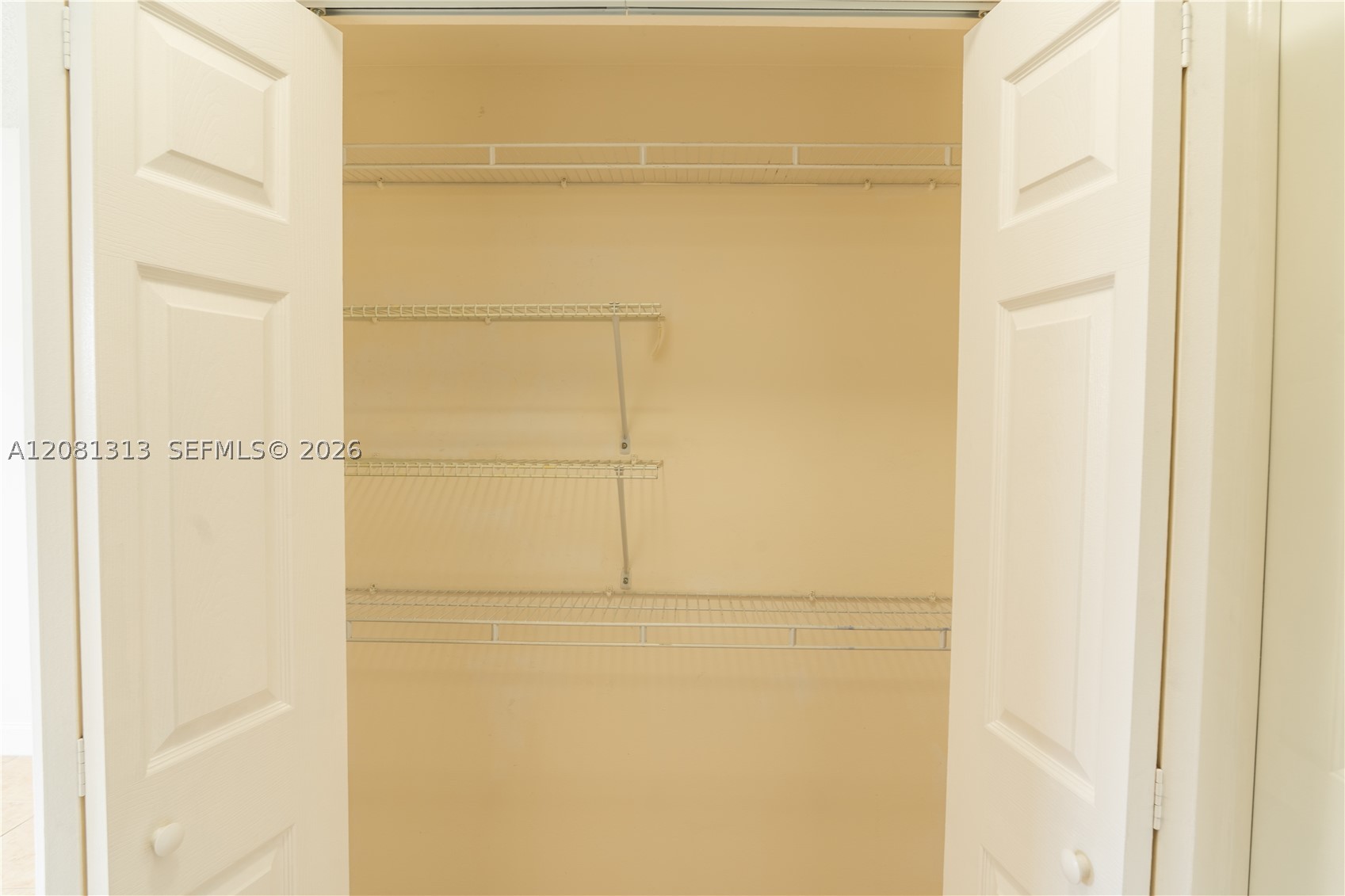 7920 N Nob Hill Rd 305 Property Photo 12