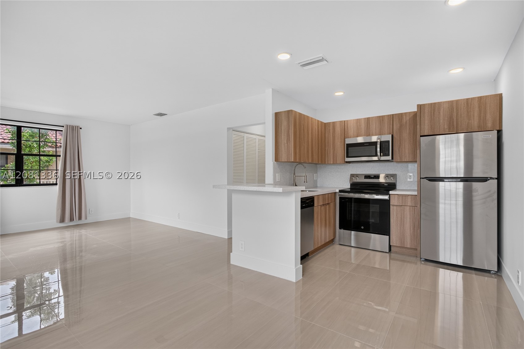 2830 Coral Springs Dr 2830 Property Photo 3