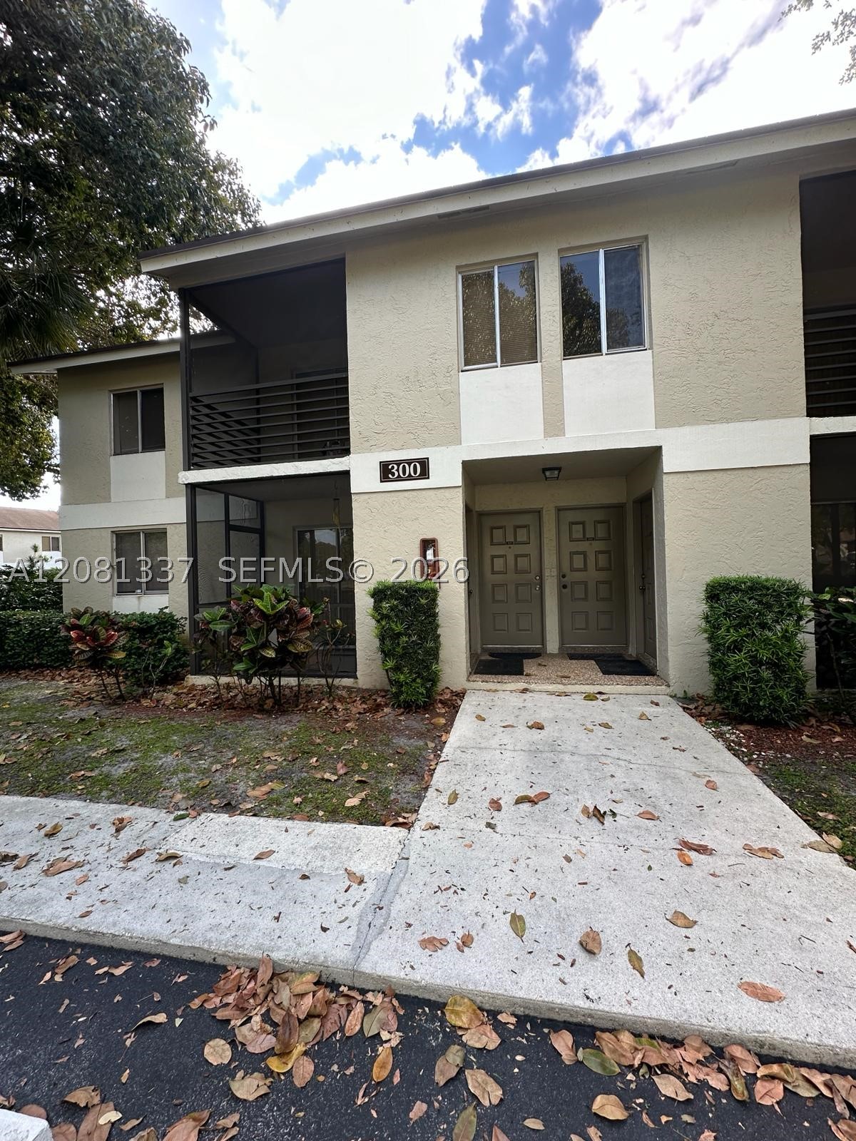 300 Gardens Dr 201 Property Photo 1
