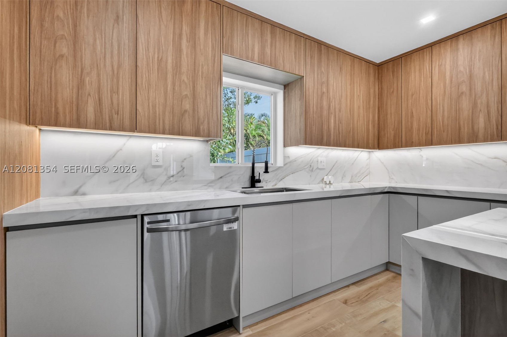 1917 N Swinton Ave Property Photo 26