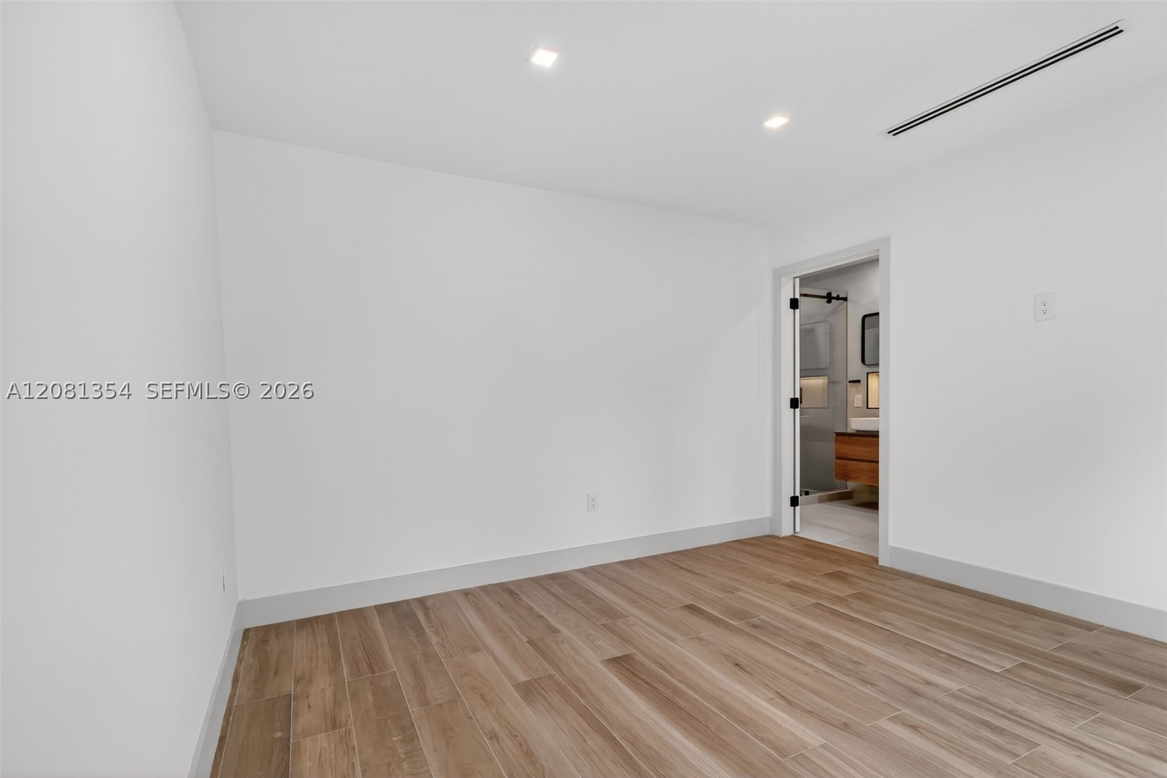 1917 N Swinton Ave Property Photo 34