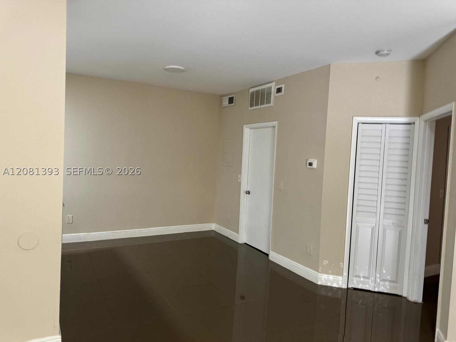 18324 Nw 68th Ave B Property Photo 2