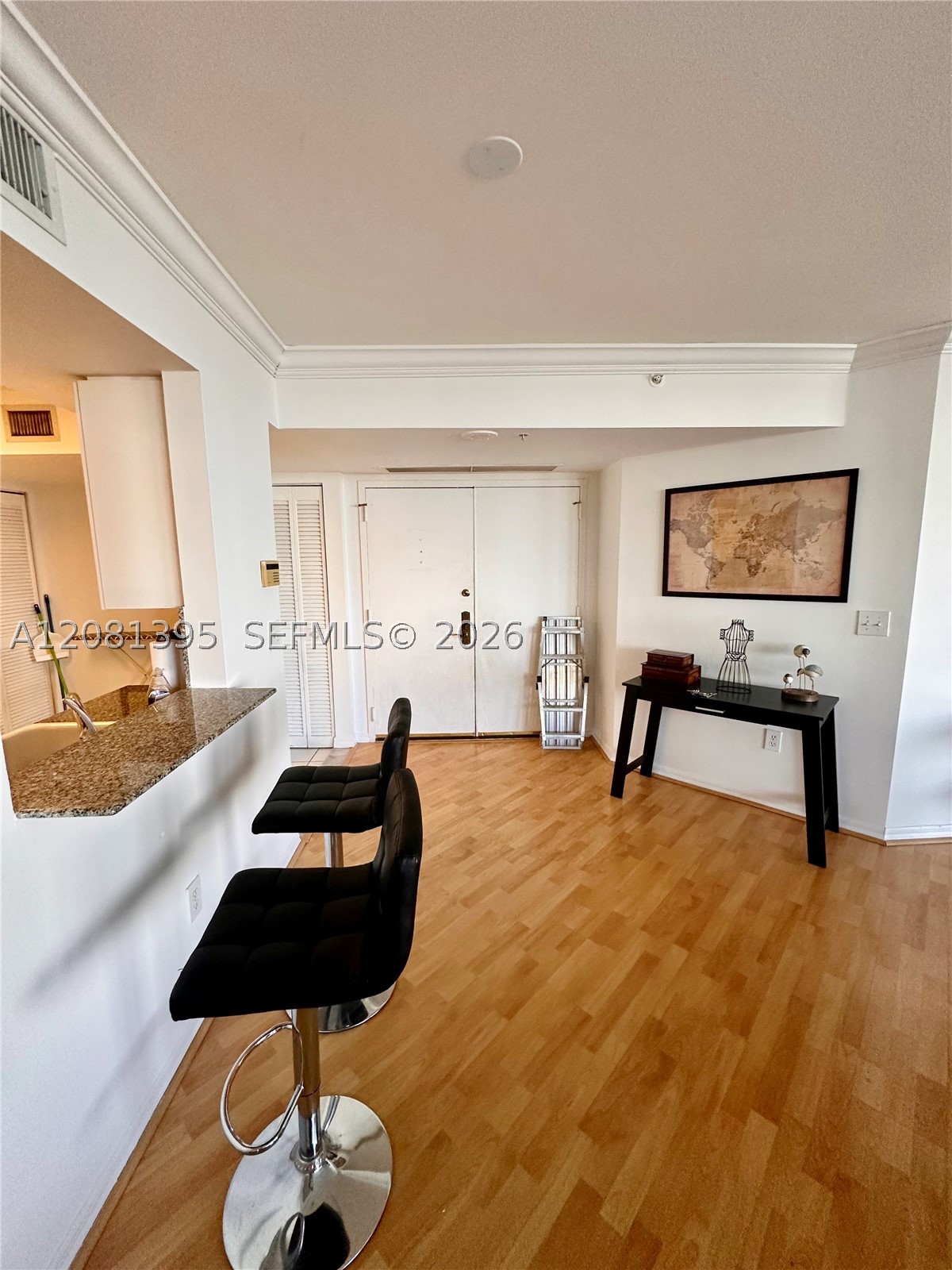 6301 Collins Ave 806 Property Photo 4