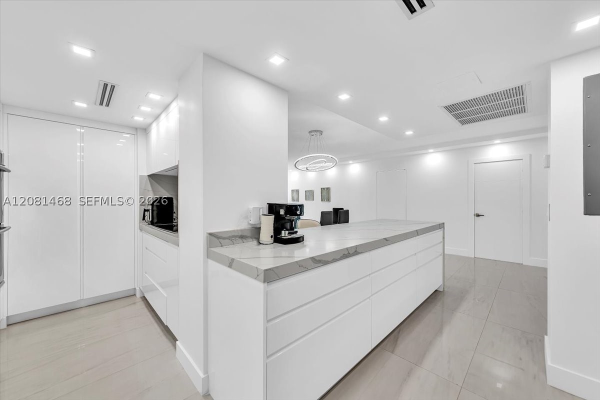 9801 Collins Ave 5u Property Photo 2