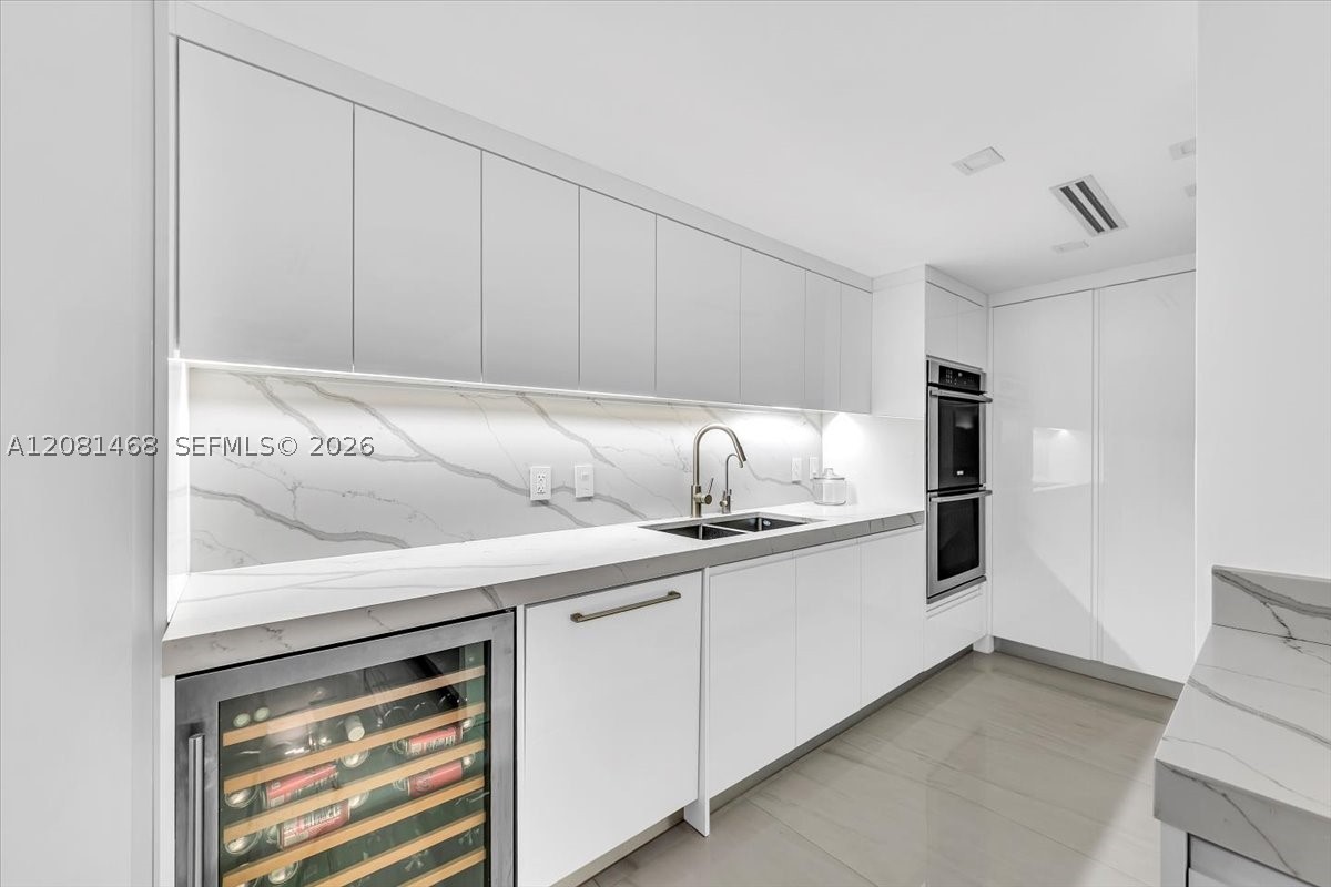 9801 Collins Ave 5u Property Photo 3