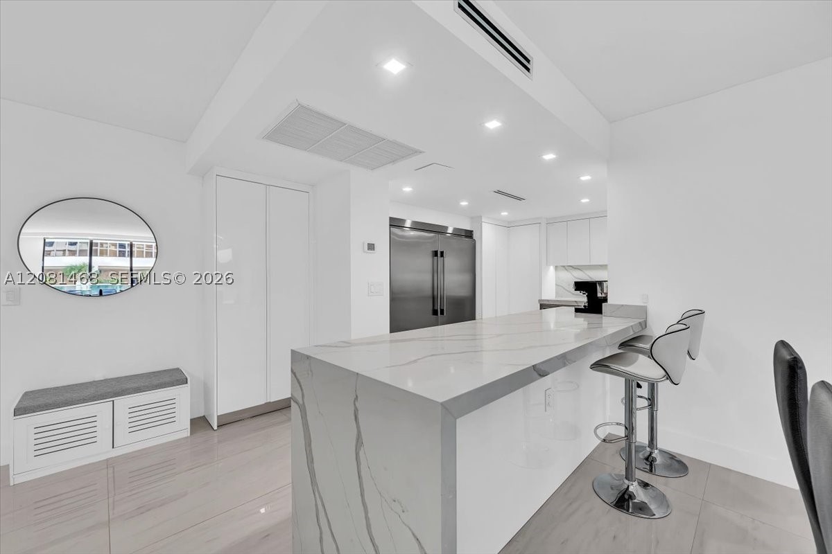 9801 Collins Ave 5u Property Photo 4