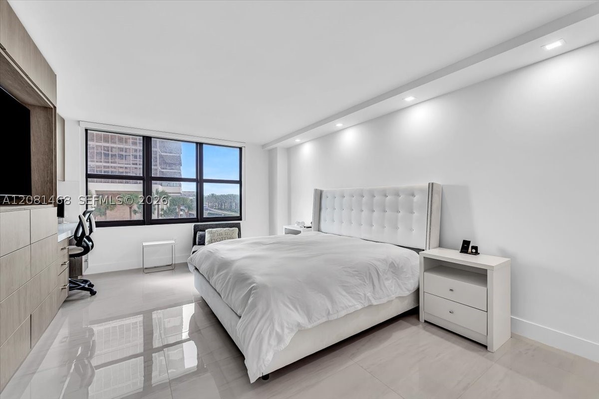 9801 Collins Ave 5u Property Photo 14