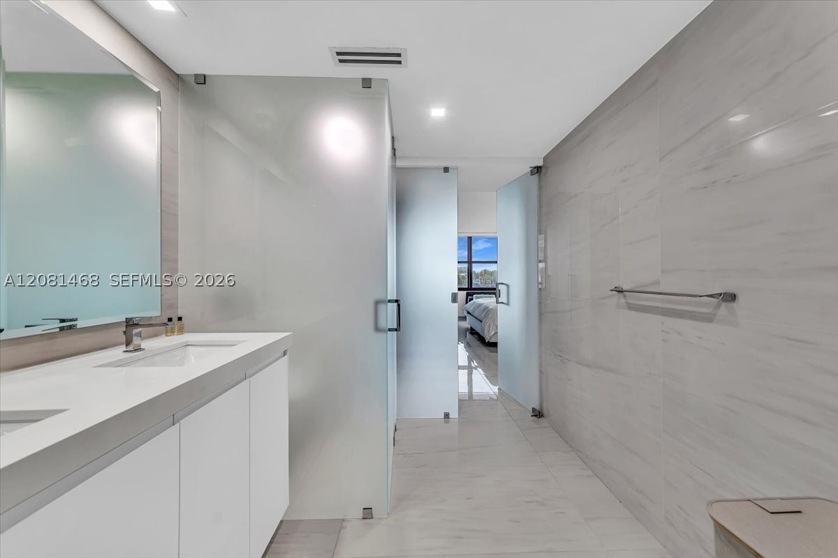 9801 Collins Ave 5u Property Photo 16