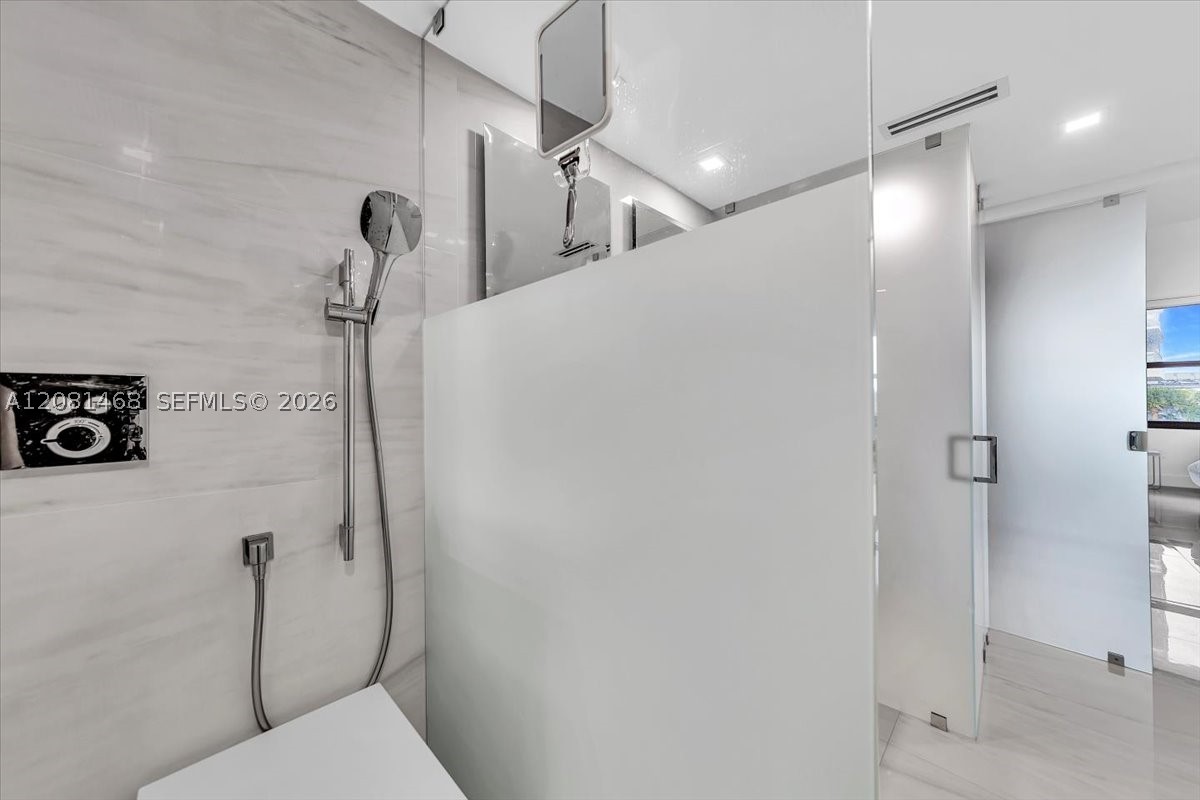 9801 Collins Ave 5u Property Photo 17