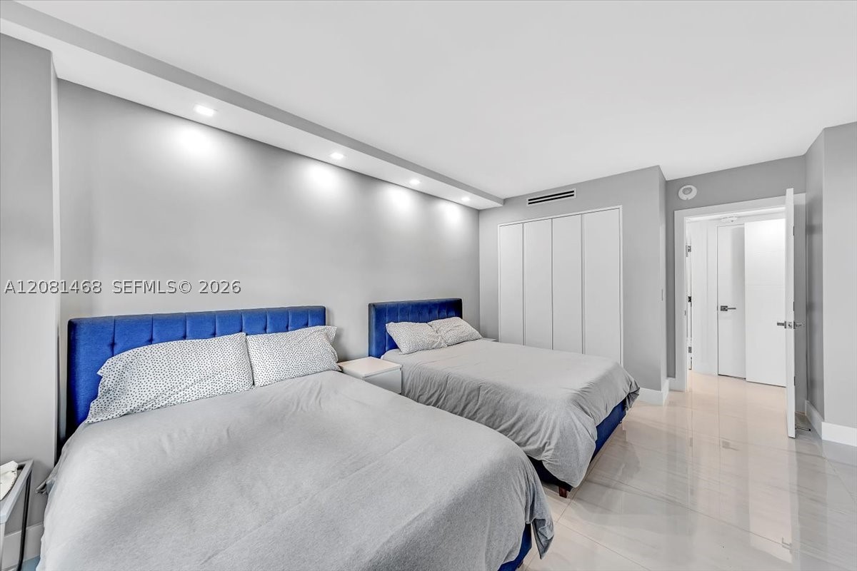 9801 Collins Ave 5u Property Photo 18