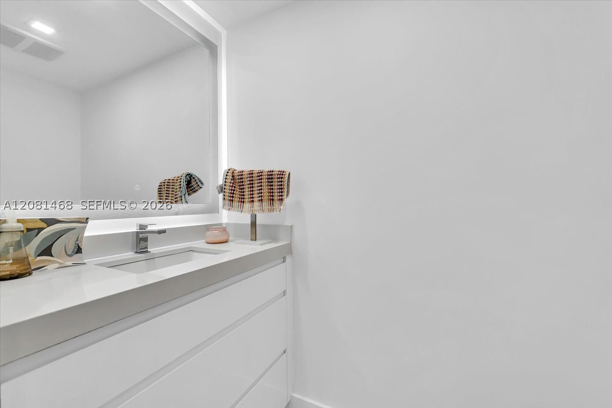 9801 Collins Ave 5u Property Photo 37