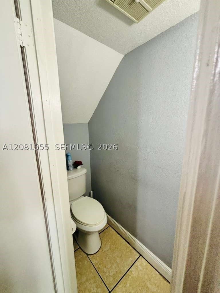 2778 W 60th St 45 Property Photo 6