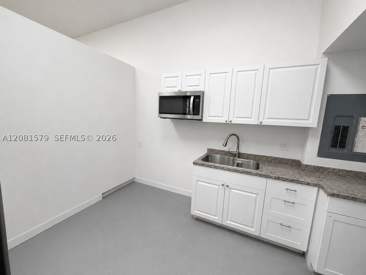 2716 S Dixie Hwy 101 Property Photo 6