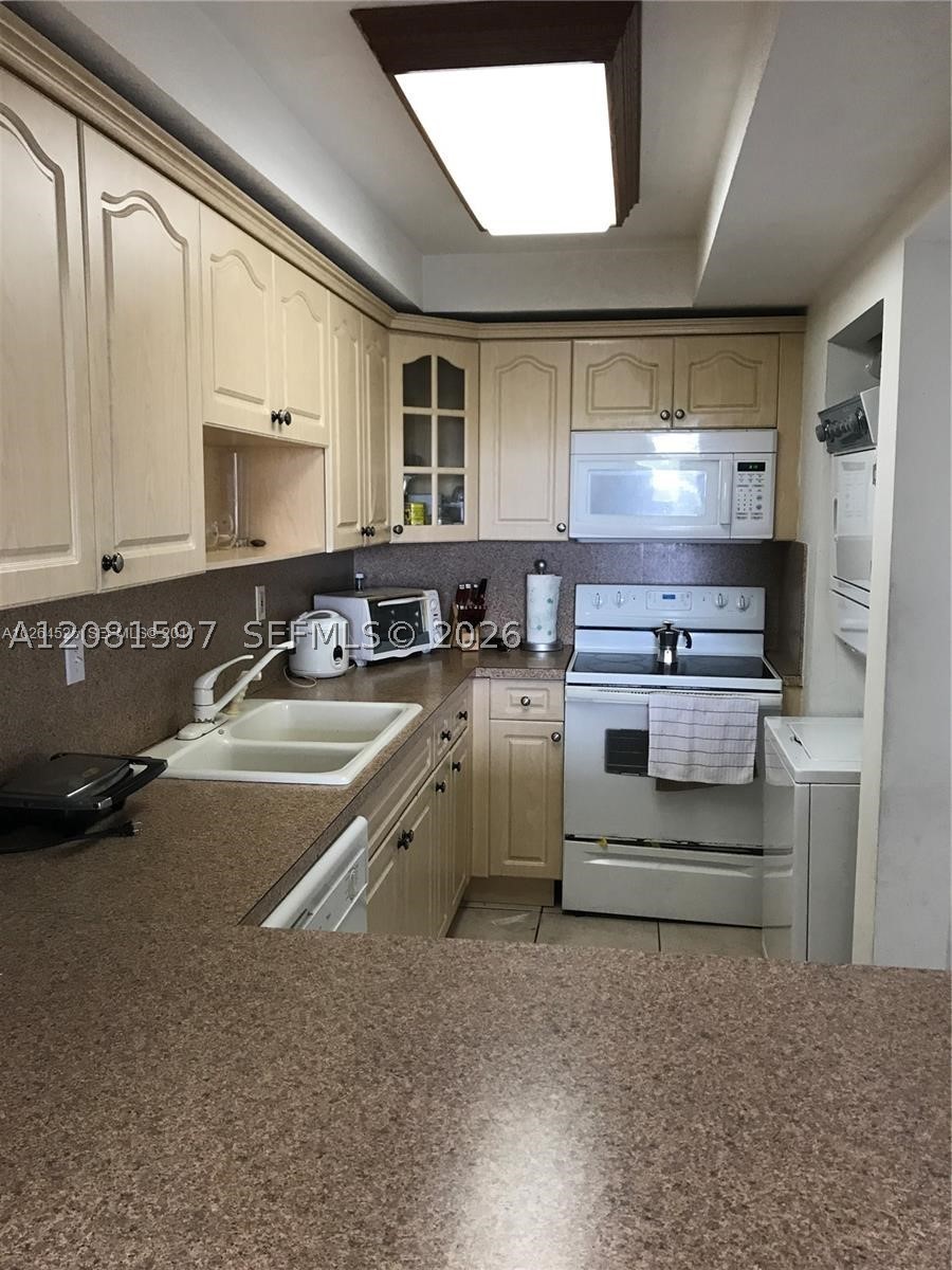 10090 Nw 80th Ct 1561 Property Photo 3