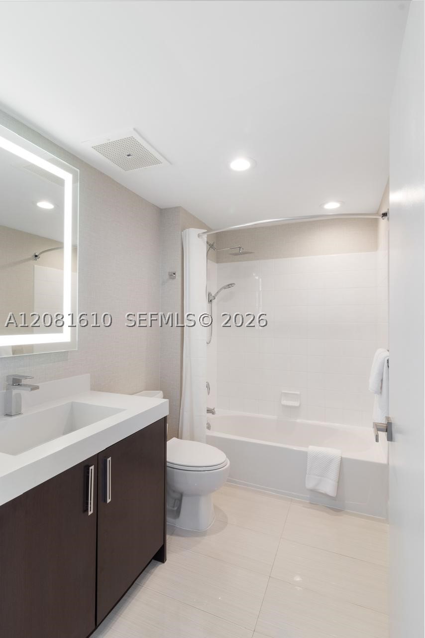 17375 Collins Ave 2008 Property Photo 7