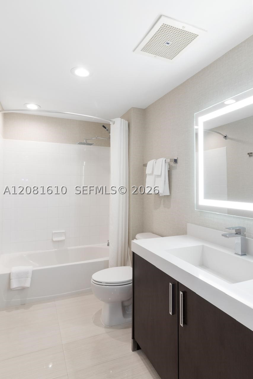 17375 Collins Ave 2008 Property Photo 16