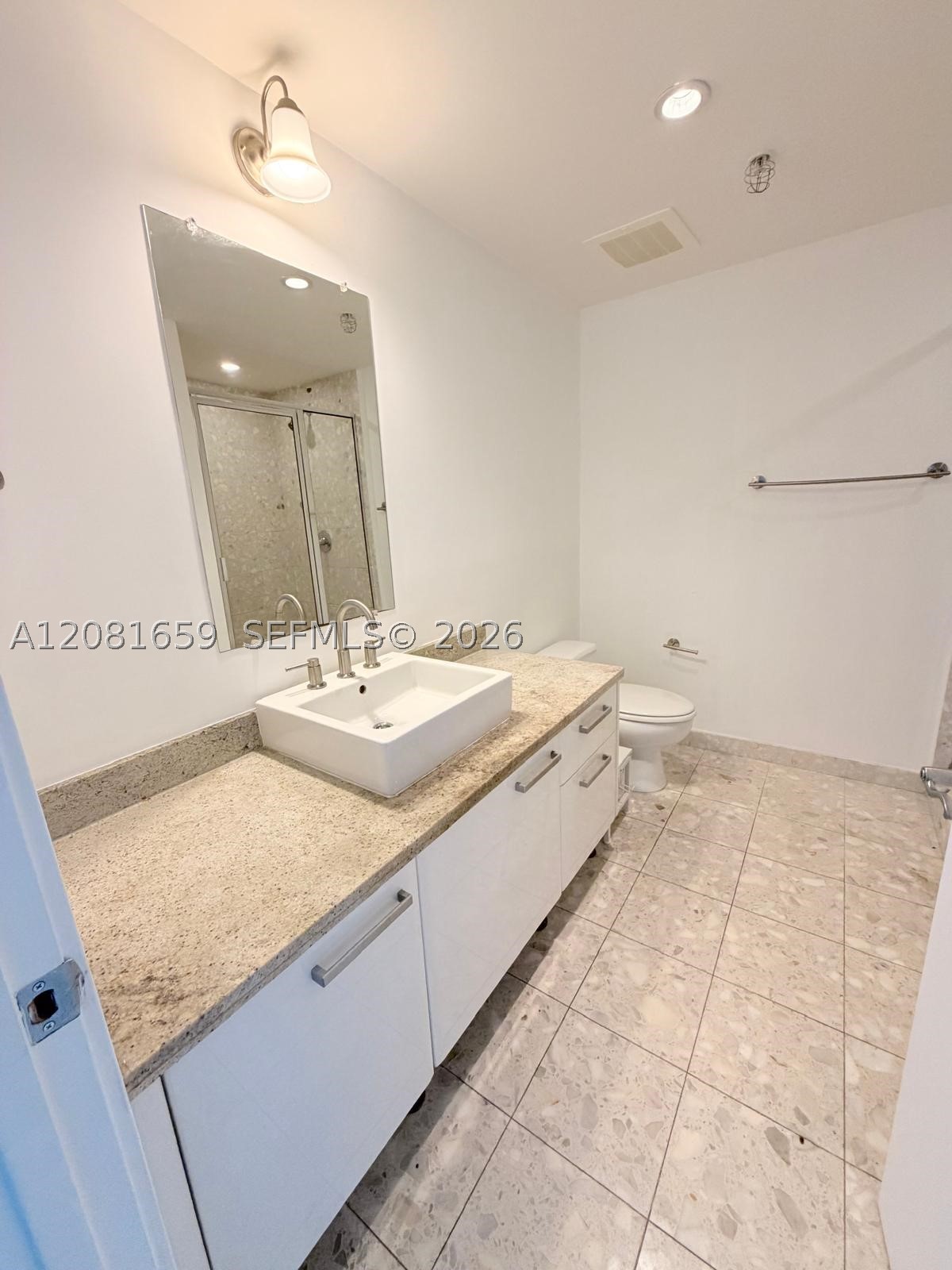 185 Sw 7th St 2600 Property Photo 3