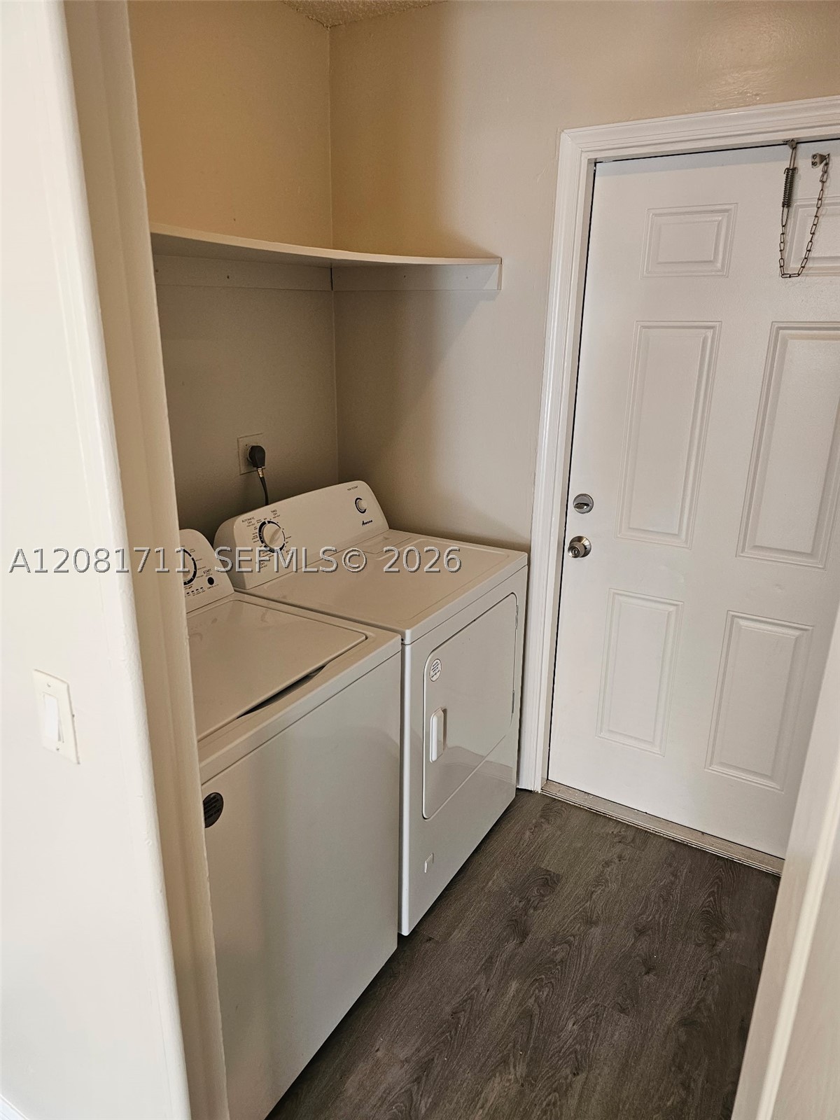2302 Johnson St 3 Property Photo 9
